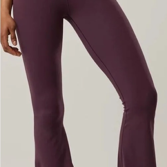 POPFLEX Crisscross Hourglass Flared Legging- Winter Plum - Picture 3 of 6